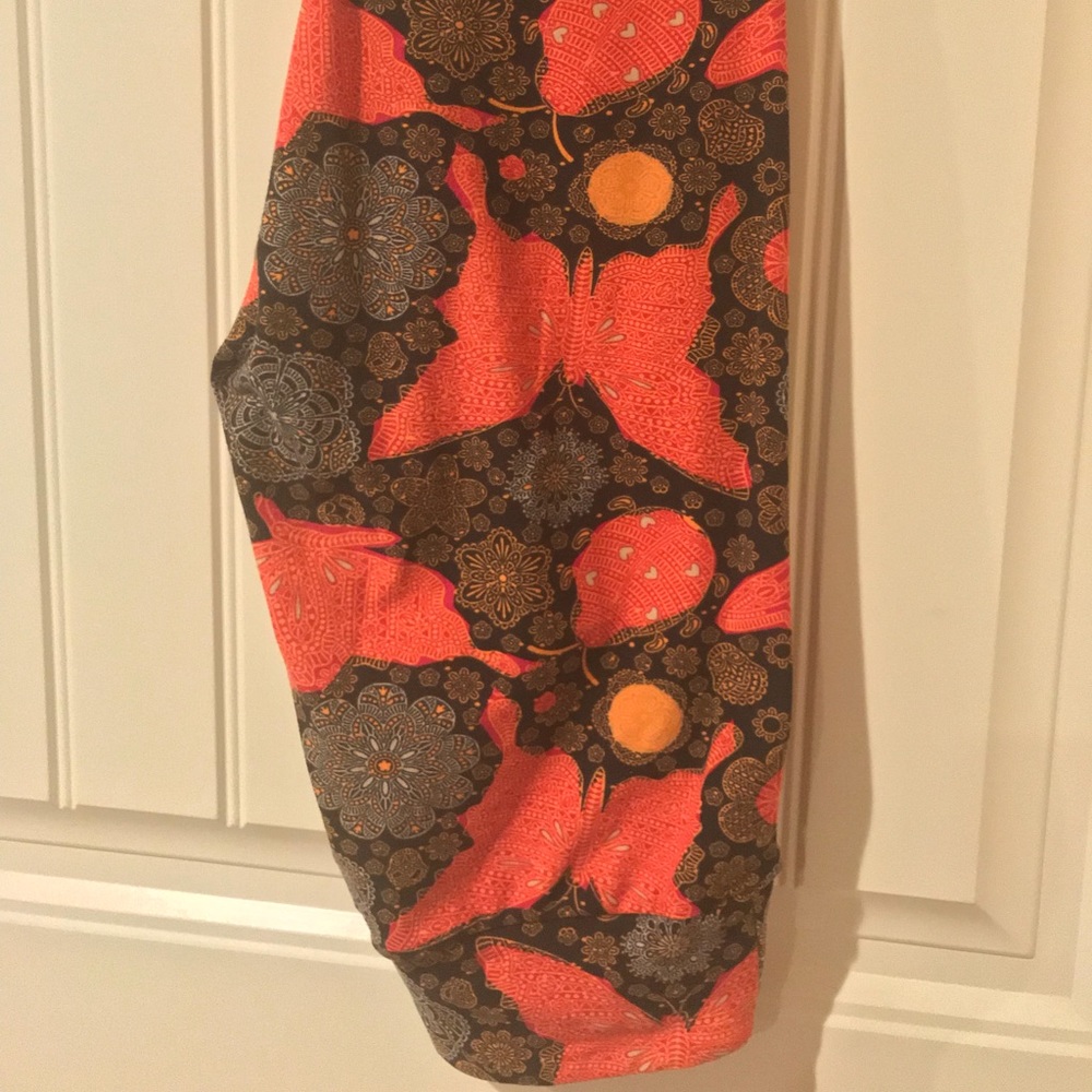 Lula Roe butterfly leggings
